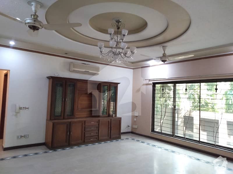 One Kanal Lower Portion With Basement Available For Rent In Dha Lahore
