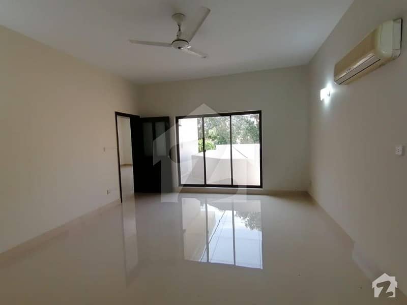 Prime Location 2 Kanal Beautiful House Near To Mcdonald And Y Block Commercial