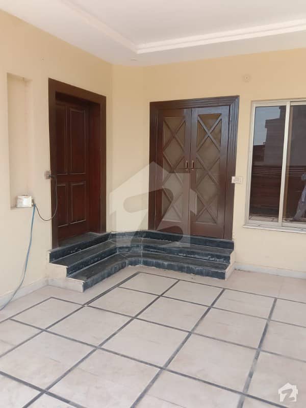 sector N 9 Marla house for sale park face