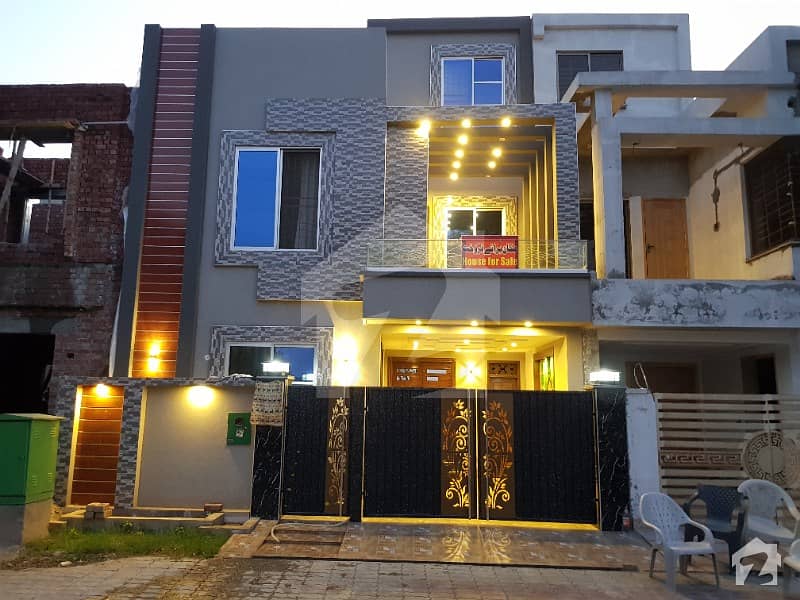 House For Sale Is Readily Available In Prime Location Of Bahria Town - Sector D