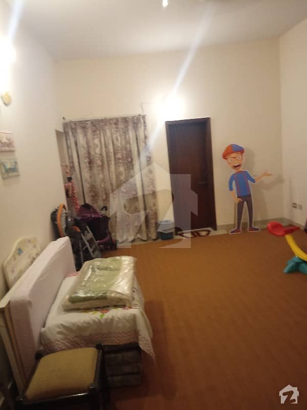 ماڈل ٹاؤن لاہور میں 5 کمروں کا 2 کنال مکان 11 کروڑ میں برائے فروخت۔
