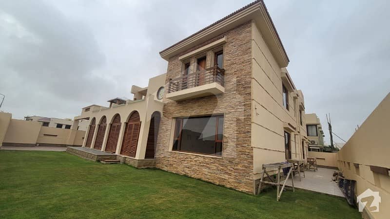 The Most Luxurious Villa For Sale 1000 Yards With Basement  Big  Swimming Pool