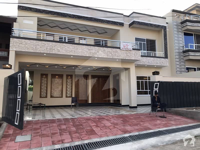 سوان گارڈن اسلام آباد میں 4 کمروں کا 18 مرلہ مکان 2.9 کروڑ میں برائے فروخت۔