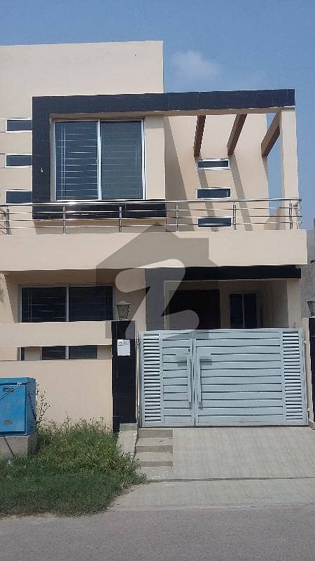 House In Paragon City Sized 1350 Square Feet Is Available