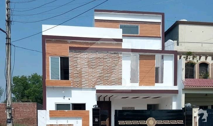 House Over 10 Marla Land Area In Nasheman-e-iqbal Available