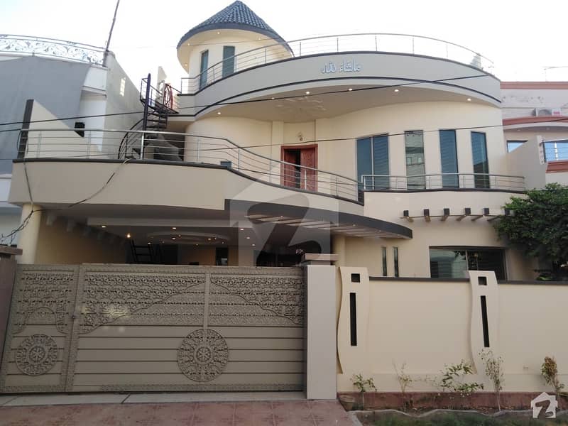 10.50 Marla Triple Storey House For Sale