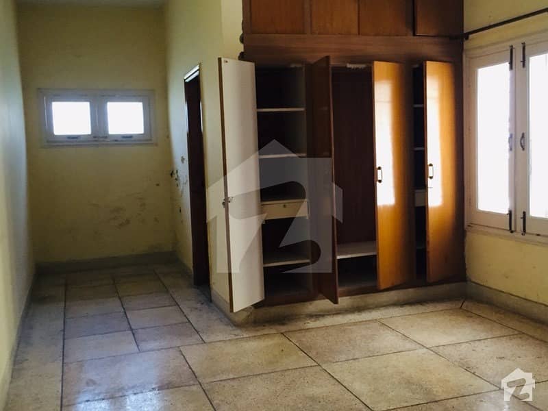 ایف ۔ 11/4 ایف ۔ 11 اسلام آباد میں 4 کمروں کا 10 مرلہ مکان 1.5 لاکھ میں کرایہ پر دستیاب ہے۔