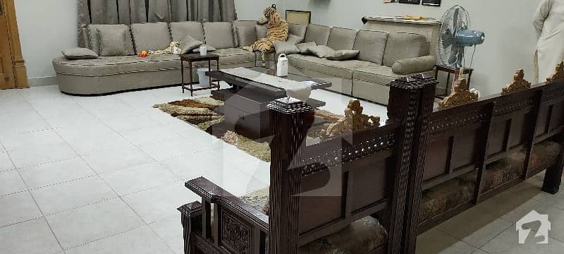 ورسک روڈ پشاور میں 9 کمروں کا 1.1 کنال مکان 5.2 کروڑ میں برائے فروخت۔