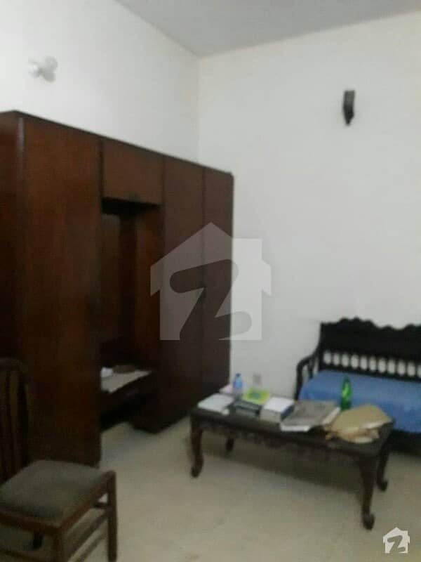 علامہ اقبال ٹاؤن ۔ راوی بلاک علامہ اقبال ٹاؤن لاہور میں 4 کمروں کا 10 مرلہ مکان 2.45 کروڑ میں برائے فروخت۔