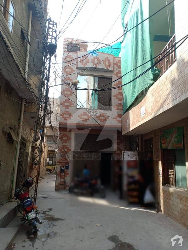 شاہ فرید ملتان روڈ لاہور میں 4 مرلہ مکان 1 کروڑ میں برائے فروخت۔
