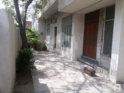 برڈ وڈ روڈ لاہور میں 5 کمروں کا 1 کنال مکان 6.25 کروڑ میں برائے فروخت۔