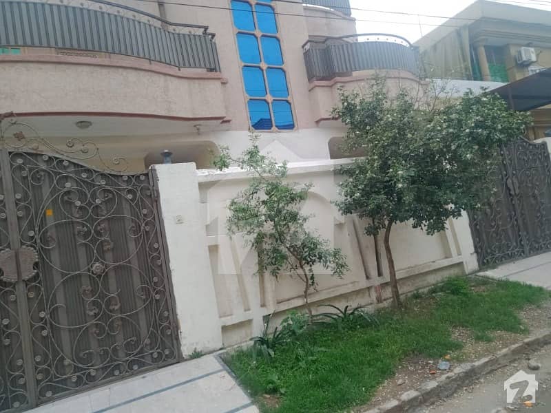 حیات آباد فیز 1 - ای2 حیات آباد فیز 1 حیات آباد پشاور میں 9 کمروں کا 10 مرلہ مکان 3.7 کروڑ میں برائے فروخت۔