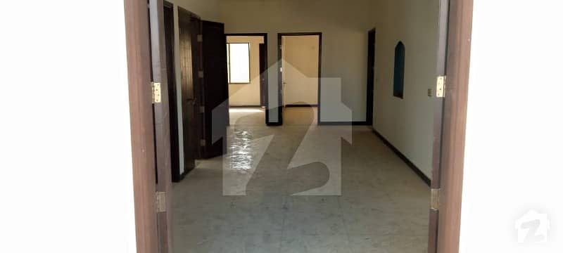 پی ای سی ایچ ایس بلاک 2 پی ای سی ایچ ایس جمشید ٹاؤن کراچی میں 4 کمروں کا 11 مرلہ بالائی پورشن 4.25 کروڑ میں برائے فروخت۔