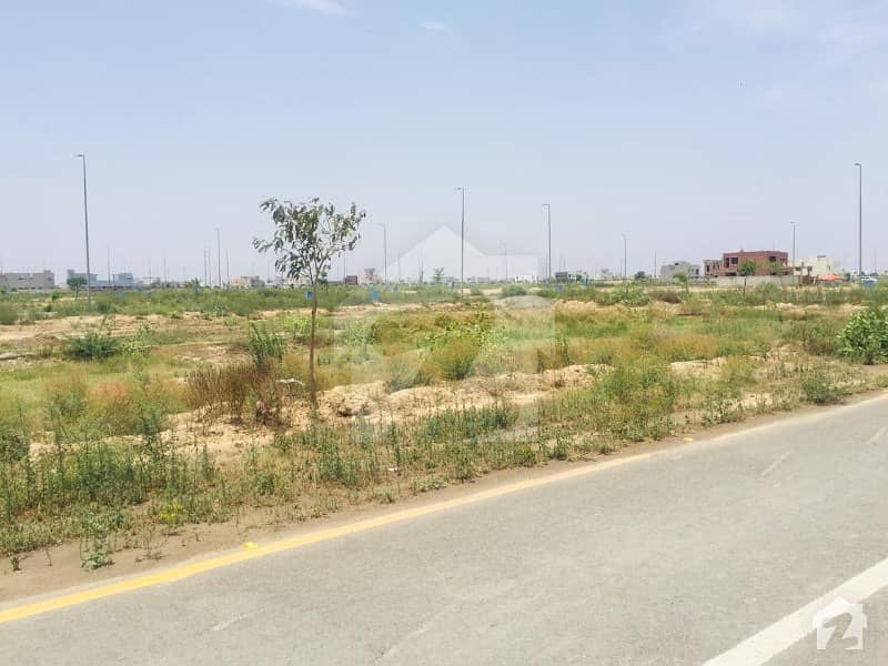 10 Marla Beautiful Hot Location Plot For Sale