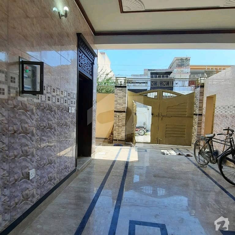 شیخ ملتون ٹاؤن مردان میں 5 کمروں کا 7 مرلہ مکان 1.9 کروڑ میں برائے فروخت۔
