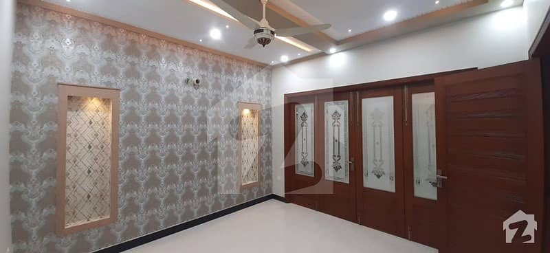 بسم اللہ گارڈن جڑانوالہ روڈ فیصل آباد میں 3 کمروں کا 6 مرلہ مکان 1.35 کروڑ میں برائے فروخت۔
