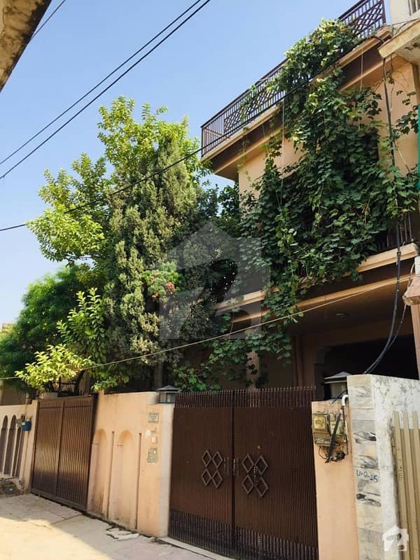 چکراروڈ راولپنڈی میں 4 کمروں کا 8 مرلہ مکان 1.65 کروڑ میں برائے فروخت۔