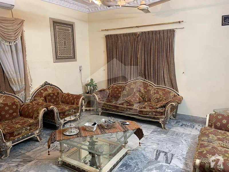 ڈی ایچ اے فیز 2 ڈی ایچ اے کراچی میں 5 کمروں کا 5 مرلہ مکان 4.15 کروڑ میں برائے فروخت۔