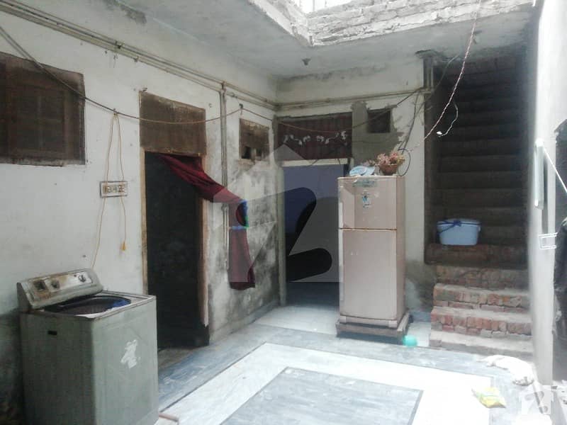 غلام محمد آباد فیصل آباد میں 4 کمروں کا 5 مرلہ مکان 1.8 کروڑ میں برائے فروخت۔