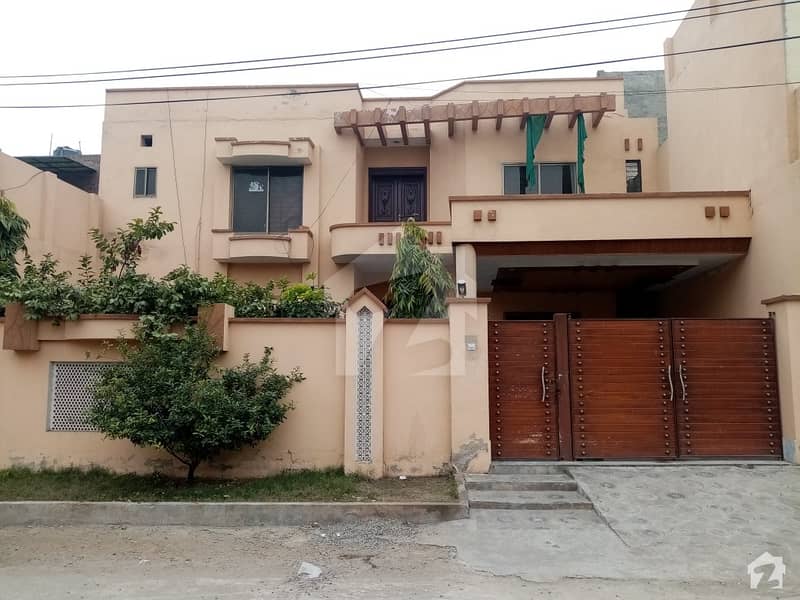 Centrally Located Upper Portion In Rehman Gardens Is Available For Rent