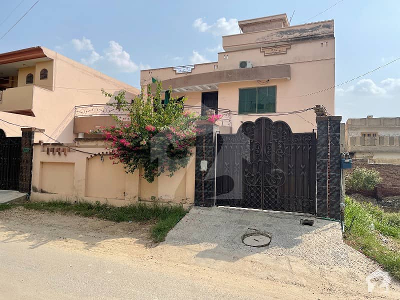 مسلم ٹاؤن فیصل آباد میں 7 کمروں کا 18 مرلہ مکان 3.25 کروڑ میں برائے فروخت۔