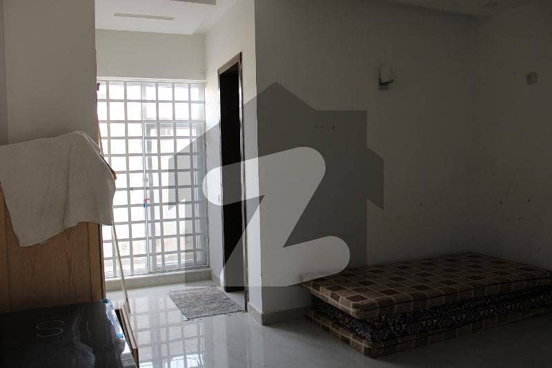 گلبرگ ریزیڈنشیا - بلاک آئ گلبرگ ریزیڈنشیا گلبرگ اسلام آباد میں 4 کمروں کا 7 مرلہ مکان 2.4 کروڑ میں برائے فروخت۔
