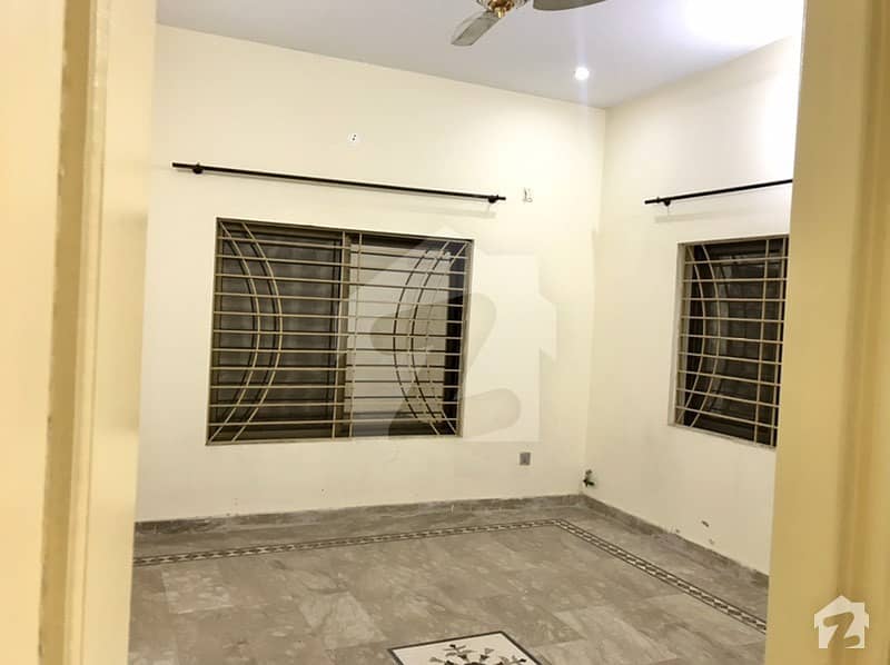 سوان گارڈن اسلام آباد میں 6 کمروں کا 8 مرلہ مکان 69 ہزار میں کرایہ پر دستیاب ہے۔