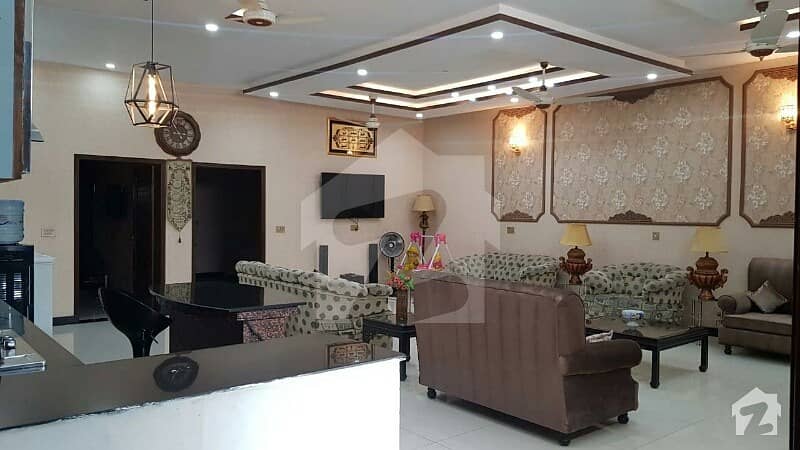 فیصل ٹاؤن لاہور میں 4 کمروں کا 10 مرلہ مکان 2.4 کروڑ میں برائے فروخت۔