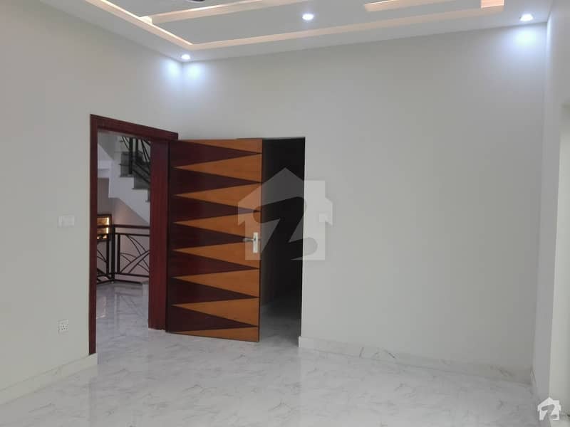 خیابان تنویر راولپنڈی میں 6 کمروں کا 10 مرلہ مکان 2.26 کروڑ میں برائے فروخت۔