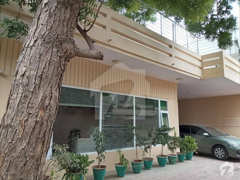 زمزمہ کراچی میں 4 کمروں کا 1 کنال مکان 9 کروڑ میں برائے فروخت۔