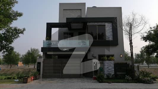 House For Grabs In 8 Marla Lahore House For Grabs In 8 Marla Lahore