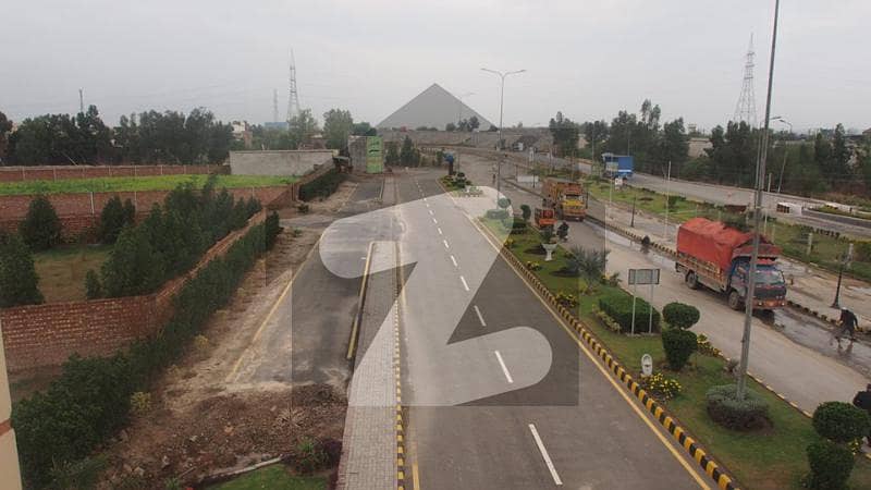 لاھور موٹروے سٹی لاہور میں 2 کنال رہائشی پلاٹ 2.35 کروڑ میں برائے فروخت۔