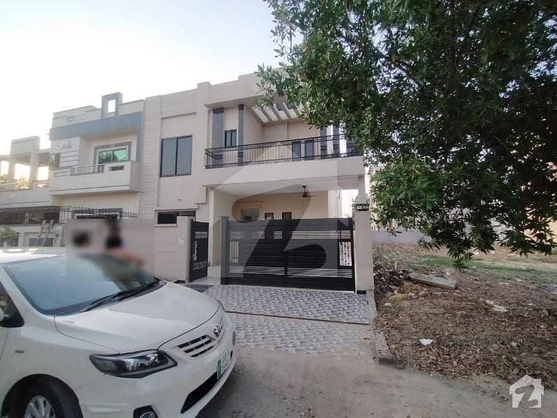 10 Marla Luxury Brand New House Available For Rent