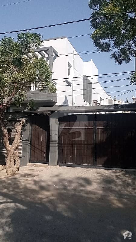 پی ای سی ایچ ایس بلاک 6 پی ای سی ایچ ایس جمشید ٹاؤن کراچی میں 4 کمروں کا 7 مرلہ مکان 4.85 کروڑ میں برائے فروخت۔