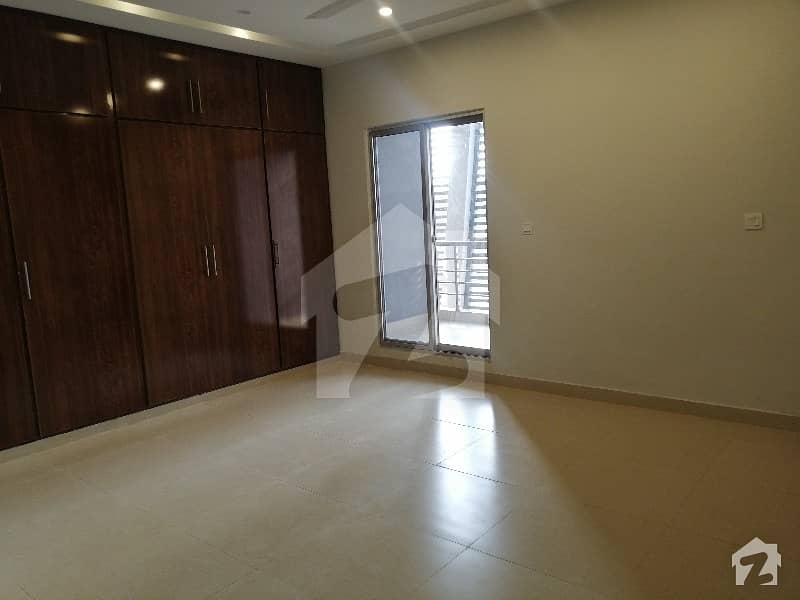 4 Bedrooms Appartment Dha Phase 1 Avenue Mall