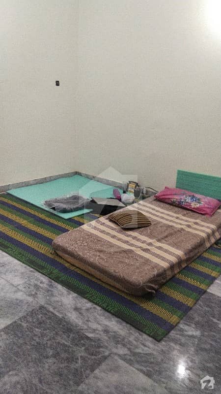 نیواقبال پارک کینٹ کینٹ لاہور میں 1 کمرے کا 1 مرلہ کمرہ 6 ہزار میں کرایہ پر دستیاب ہے۔