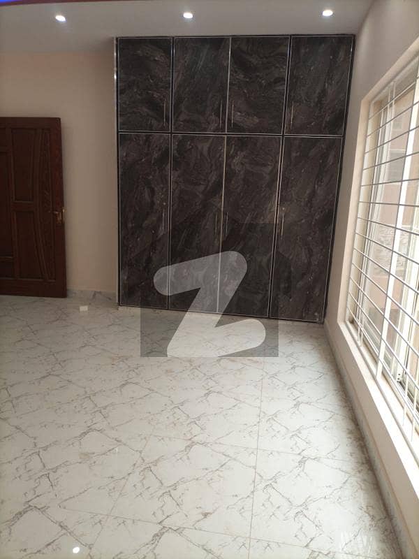 آرکیٹیکٹس انجنیئرز ہاؤسنگ سوسائٹی لاہور میں 5 کمروں کا 1 کنال مکان 4.5 کروڑ میں برائے فروخت۔