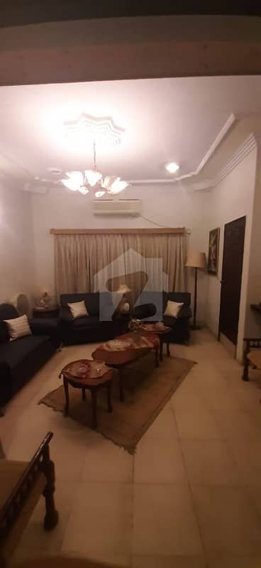 پی ای سی ایچ ایس بلاک 2 پی ای سی ایچ ایس جمشید ٹاؤن کراچی میں 5 کمروں کا 12 مرلہ بالائی پورشن 3.5 کروڑ میں برائے فروخت۔