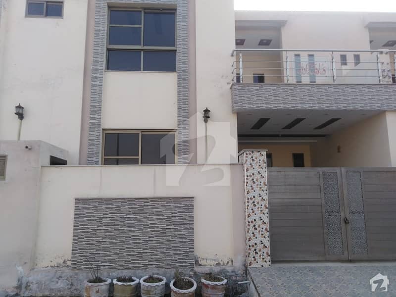 5 Marla House In Satiana Road Is Available For Taking