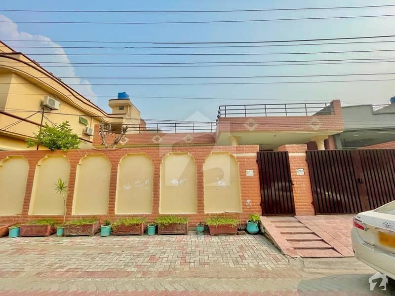 مرغزار آفیسرز کالونی لاہور میں 4 کمروں کا 1 کنال مکان 2.55 کروڑ میں برائے فروخت۔