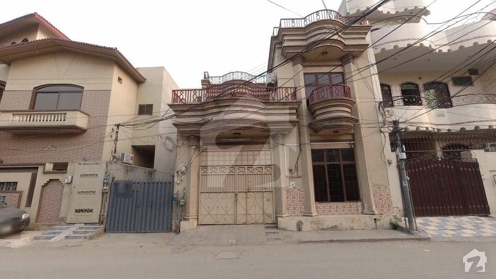 سمن آباد لاہور میں 4 کمروں کا 7 مرلہ مکان 2.2 کروڑ میں برائے فروخت۔