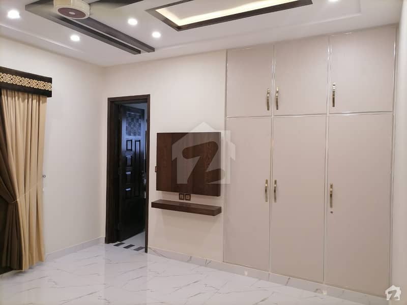 In DHA Defence House Sized 1 Kanal For Rent