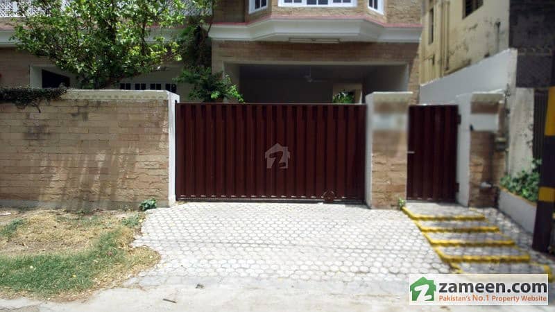 15 Marla Corner House For Rent In Tufail Road Lahore