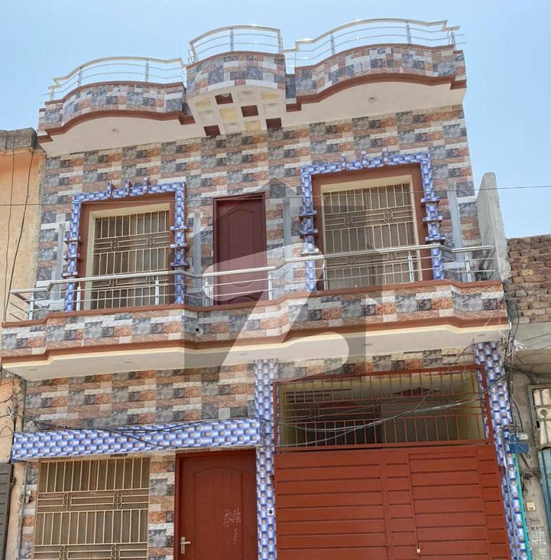 شاہ رُکنِ عالم کالونی ملتان میں 4 کمروں کا 4 مرلہ مکان 25 ہزار میں کرایہ پر دستیاب ہے۔