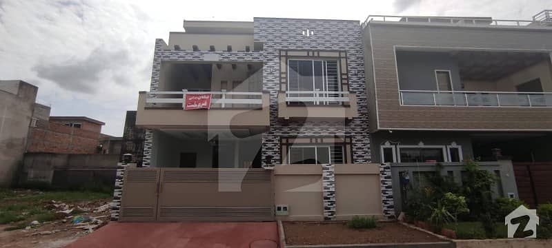 میڈیا ٹاؤن راولپنڈی میں 4 کمروں کا 6 مرلہ مکان 1.9 کروڑ میں برائے فروخت۔