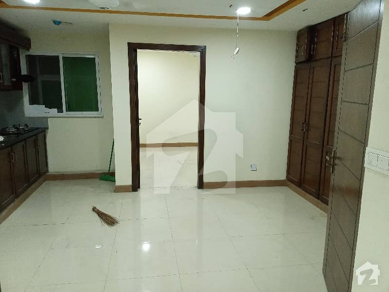 Centrally Located Flat Available In Gulberg Civic Center For Rent