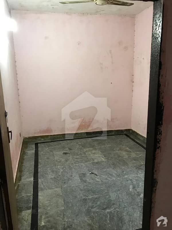 Flat For Rent Situated In Makkah Colony