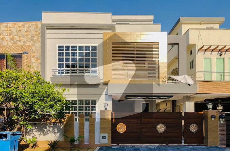 بحریہ ٹاؤن فیز 3 بحریہ ٹاؤن راولپنڈی راولپنڈی میں 5 کمروں کا 10 مرلہ مکان 3.6 کروڑ میں برائے فروخت۔