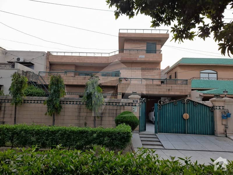 پنجاب کوآپریٹو ہاؤسنگ ۔ بلاک اے پنجاب کوآپریٹو ہاؤسنگ سوسائٹی لاہور میں 6 کمروں کا 1 کنال مکان 3.8 کروڑ میں برائے فروخت۔
