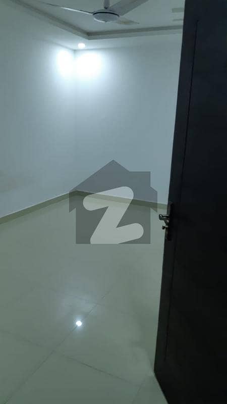 700 Square Feet Flat For Sale In Gulberg Business Center